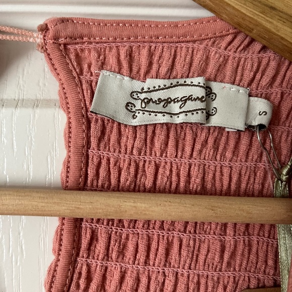 Flutter sleeve top. - Picture 2 of 4